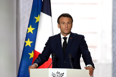 Macron, AB Liderlerini Paris’te Acil Zirveye Çağırdı