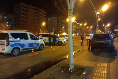 Diyarbakır’da Düğün Salonu Önünde Silahlı ve Bıçaklı Kavga: 3 Yaralı