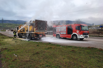 Samsun'da Yol Çizgi Çalışması Yapan Kamyonda Yangın Çıktı
