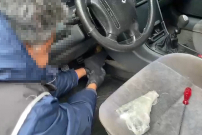 Kocaeli’de Durdurulan Otomobilde 19 Ruhsatsız Tabanca Ele Geçirildi
