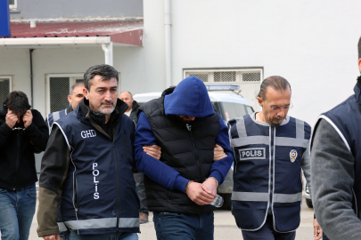 "VIP" Minibüslerle Kaçak Göçmen Taşıyanlara Operasyon: 5 Şüpheli Gözaltında