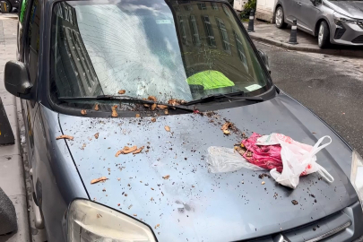İstanbul-Güngören'de 6 katlı binadan atılan çöp aracın camını kırdı