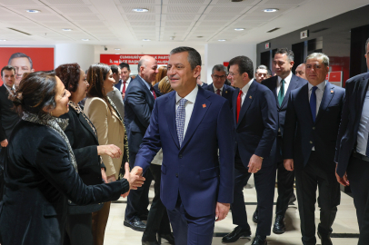 Özgür Özel,"Cumhurbaşkanlığı Önseçim Toplantısı" öncesi milletvekilleri ile bir araya geldi