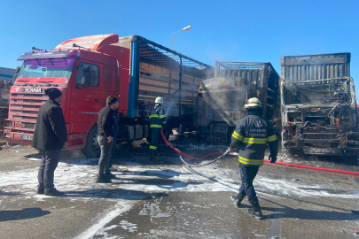 Eskişehir’de Motorlu Taşıyıcılar Kooperatifi’nde Yangın! 3 TIR Küle Döndü