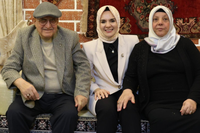 Bakan Göktaş, 'Büyük Aile' İftarı Sonrası Kırşehir'de 56 Yıllık Evli Fatma ve Şahin Kımçak Çiftini Ziyaret Etti