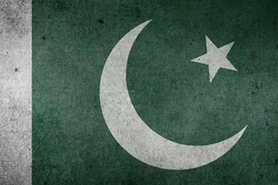 Pakistan'da tren saldırısı: 100'den fazla yolcu kurtarıldı