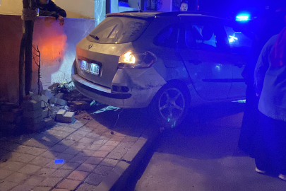 Bursa'da hafif ticari araç ile otomobil çarpıştı: 5 yaralı