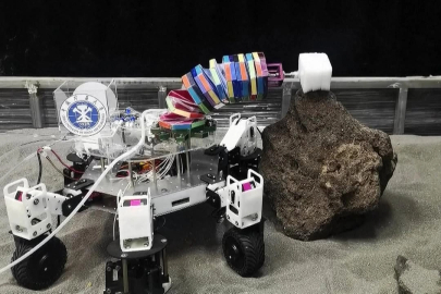Çinli bilim insanları altı bacaklı robot geliştirdi