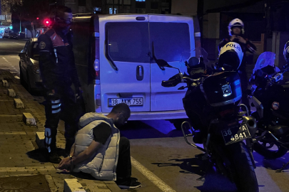 Cezaevinden izinli çıktı, polisten kaçmak isterken uyuşturucuyla yakalandı