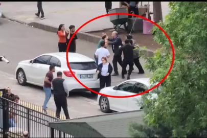 Adliye önünde iki grup arasında kavga: Tekme, yumruk ve sopalarla birbirlerine girdiler