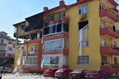Apartmanı havaya uçurdu! 1'i ağır 13 kişi yaralı... "Gelmezsen evi yakacağım" demiş...