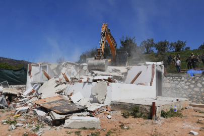 Osmangazi'de 25 kaçak yapı yıkıldı