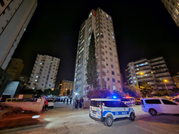 Kız arkadaşını öldürüp, 12'inci kattan atlayarak intihar etti
