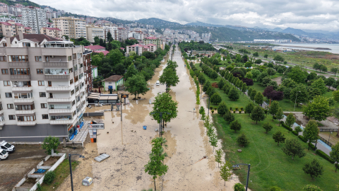 Trabzon'da sağanak; yollar göle döndü (3)