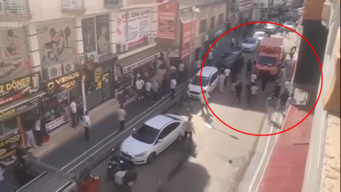 İki grubun taşlı ve sopalı kavgası kamerada