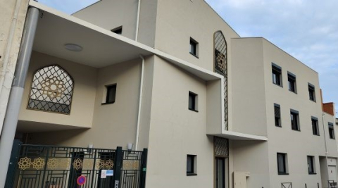 Fransa'da camiye girip Kuran yakan şüpheli yakalandı
