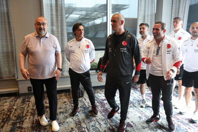 A Milli Futbol Takımı'nda geleneksel bayramlaşma töreni gerçekleştirildi
