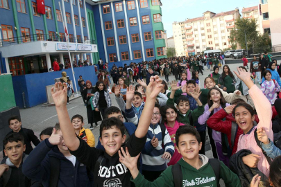 Yaklaşık 20 milyon öğrenci cuma günü karne alarak yaz tatiline girecek
