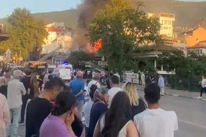 Setbaşı’nda büyük yangın! Alevler dükkanlara sıçradı