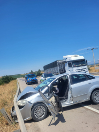 Otomobiller çarpıştı; 5 yaralı