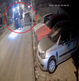 Alkollü sürücünün otomobille çarptığı çöp kamyonundaki işçilerden biri öldü, diğeri ağır yaralandı