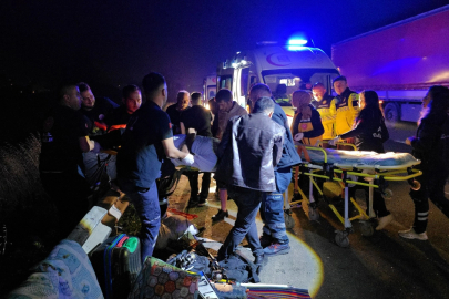 Anadolu Otoyolunda TIR, minibüse çarptı: 7 yaralı