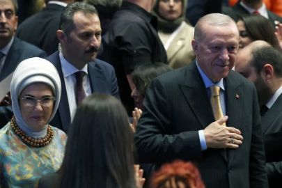 Cumhurbaşkanı Erdoğan rozetlerini taktı! İşte AK Parti'ye katılan yeni isimler...