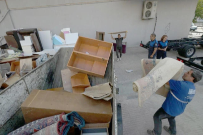 Ev sahibi kiracısına, mahalleli de ev sahibine isyan etti!