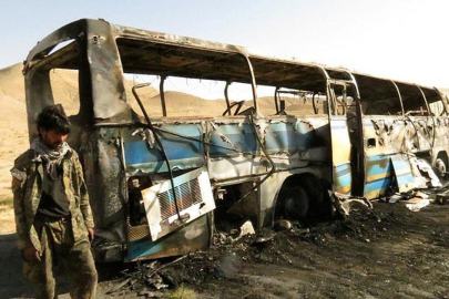 Göçmenleri taşıyan otobüs kaza yapıp alev aldı: 71 ölü