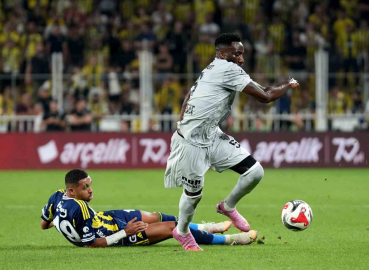 Trendyol Süper Lig: Fenerbahçe: 1 - Kocaelispor: 1 (İlk yarı)