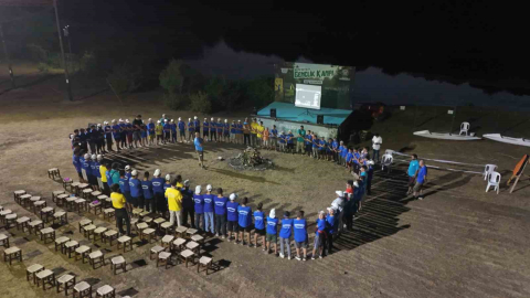 Arnavutköy Belediyesi’nin düzenlediği doğa kampında babalar ve oğulları keyifli vakit geçirdi