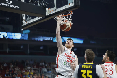 Çeyrek finaldeyiz! A Milli Erkek Basketbol Takımı, İsveç'i yıktı