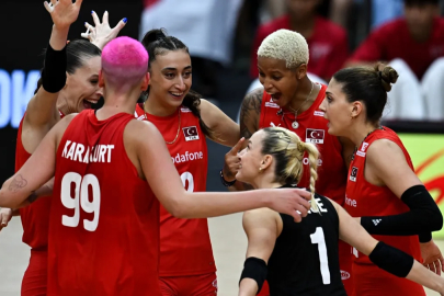 Finaldeyiz! A Milli Kadın Voleybol Takımı, Japonya'yı devirdi