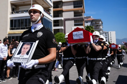 İzmir'de silahlı saldırıda şehit olan polisler son yolculuğuna uğurlandı
