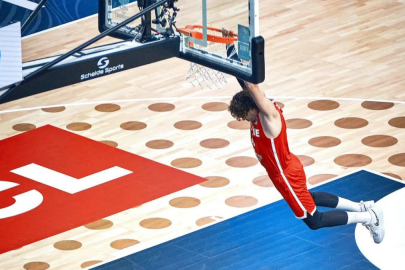 Cedi Osman ve Giannis Antetokounmpo'nun karesi gündem oldu