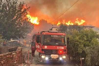 Antalya, Muğla ve Aydın'da orman yangınları: Alevler evlere ulaştı