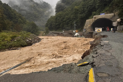 Doğu Karadeniz'de etkili olan yağış, sel ve heyelana neden oldu