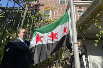 Suriye bayrağı, Washington’da göndere çekildi
