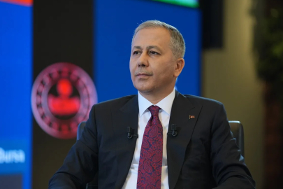 Ali Yerlikaya: 1 yılda 6 kez kırmızı ışık ihlali yapanların ehliyeti iptal edilecek