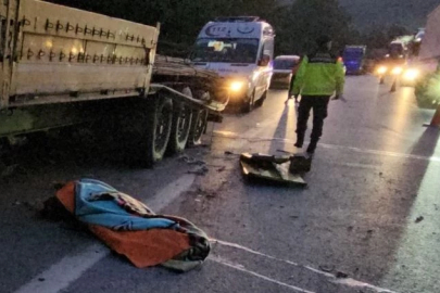 Feci kaza! Lastiği değiştirirken tır çarptı, hayatını kaybetti