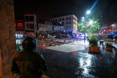 Balıkesir'de boşaltılan 3 bina depremde yıkıldı