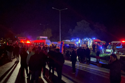 Bursa- Yalova yolunda 5 aracın karıştığı zincirleme kaza: 1 ölü, 13 yaralı