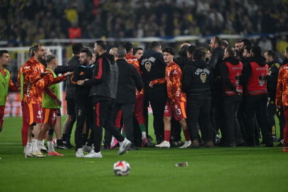 Fenerbahçe-Galatasaray derbisi başlamadan sahada kavga çıktı!