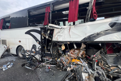 Katliam gibi kaza! Osmaniye'de yolcu otobüsü tıra çarptı