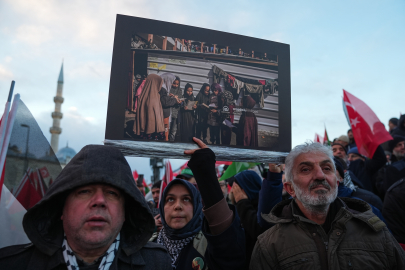 Filistin'e destek için on binlerce kişinin Galata Köprüsü'ne yürüdü: 'Gazze'deki bir savaş değil bir soykırımdır'