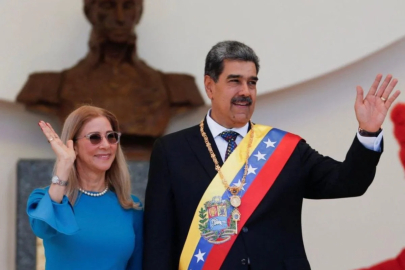 Donald Trump: Maduro ve eşini yakaladık