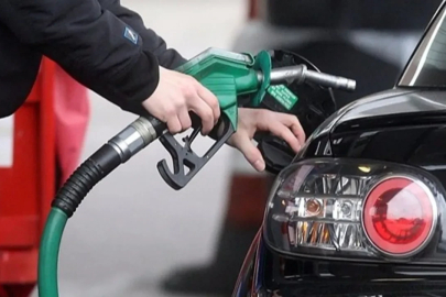 Akaryakıta indirim geliyor: Depoyu dolduracak sürücüler dikkat! Tarih belli oldu