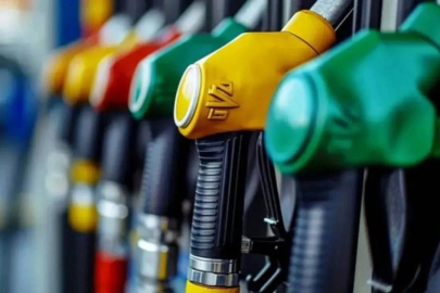 Akaryakıta bir zam bir de indirim: Yeni fiyatlar tabelaya yansıdı