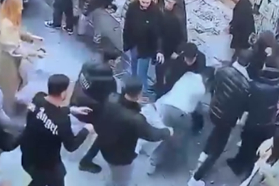 İstanbul Mahmutpaşa'da hanutçu Çinli turisti dövdü