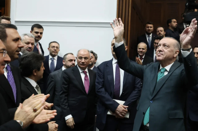 Cumhurbaşkanı Erdoğan resmen duyurdu! Depremzedelere iki yıl ödemesiz 18 yıl faizsiz konut imkanı